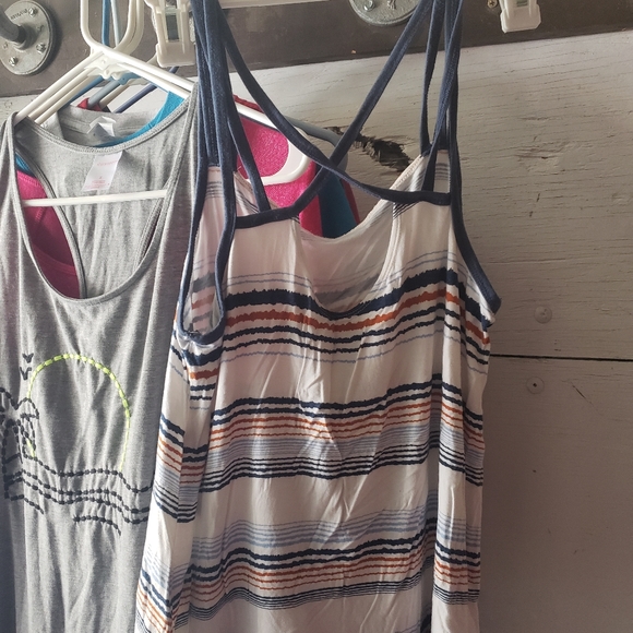 RVCA tank top - Picture 2 of 2